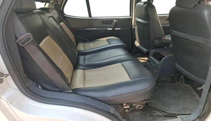 2010 Tata Safari 4X2 LX DICOR 2.2 VTT, Diesel, Manual, 1,26,402 km, interior