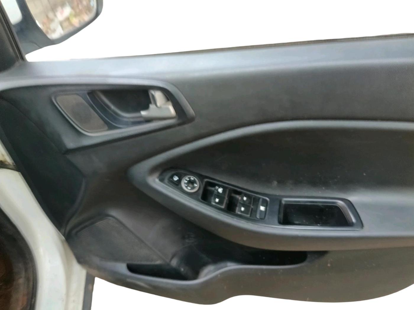 2015 Hyundai i20 Active 1.4 SX, Diesel, Manual, 86,420 km, interior