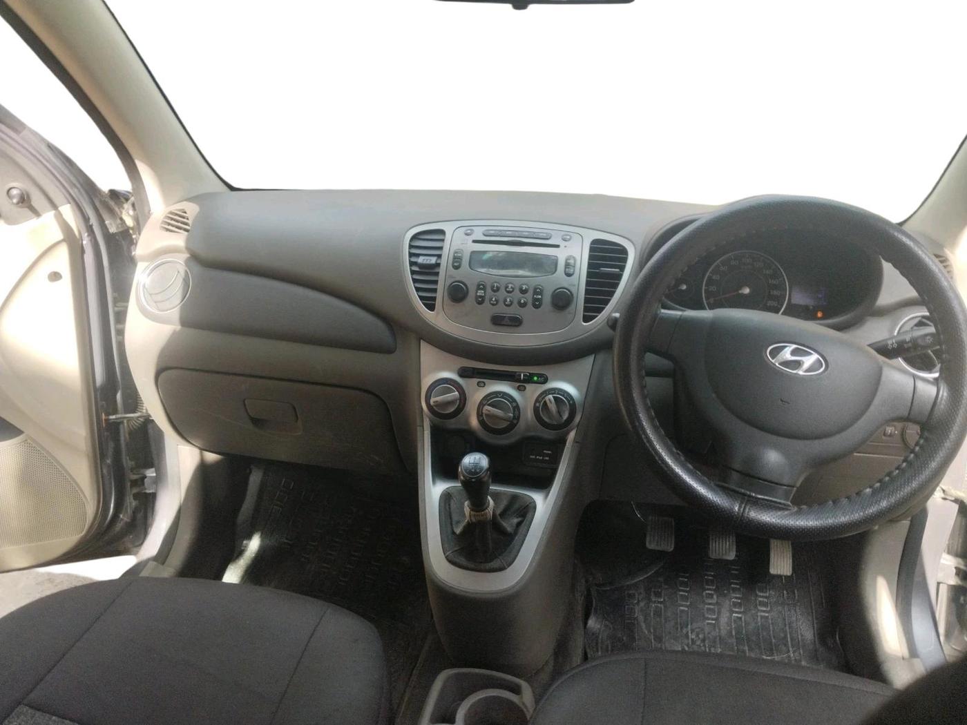 2016 Hyundai i10 SPORTZ 1.1 LPG, Petrol, Manual, 1,13,744 km, interior