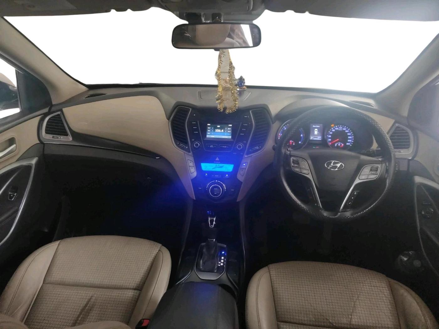 2014 Hyundai Santa Fe 2 WD AT, Diesel, Automatic, 1,89,454 km, interior