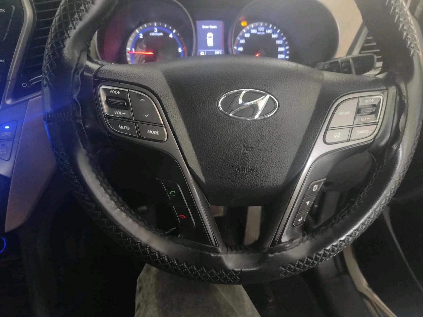 2014 Hyundai Santa Fe 2 WD AT, Diesel, Automatic, 1,89,454 km, interior