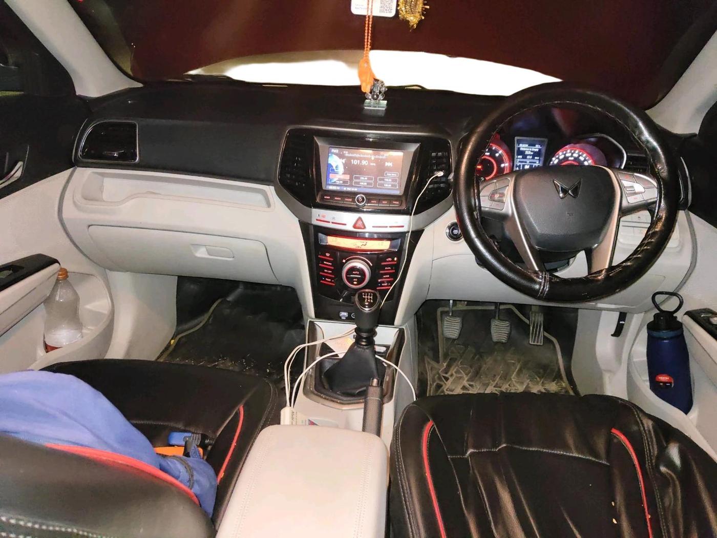 2022 Mahindra XUV300 W8 (O) 1.5 DIESEL, Diesel, Manual, 80,226 km, interior
