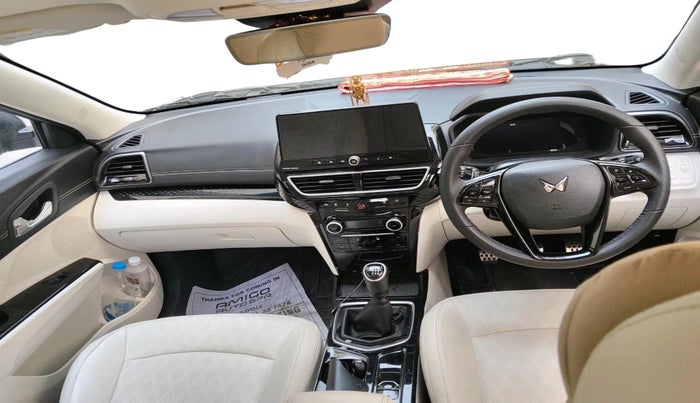 2024 Mahindra XUV 3XO AX7L 1.2 TGDi, Petrol, Manual, 16,641 km, interior