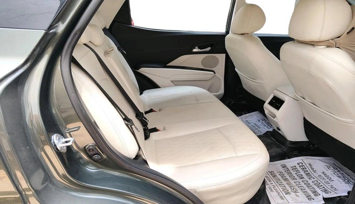 2024 Mahindra XUV 3XO AX7L 1.2 TGDi, Petrol, Manual, 16,641 km, interior