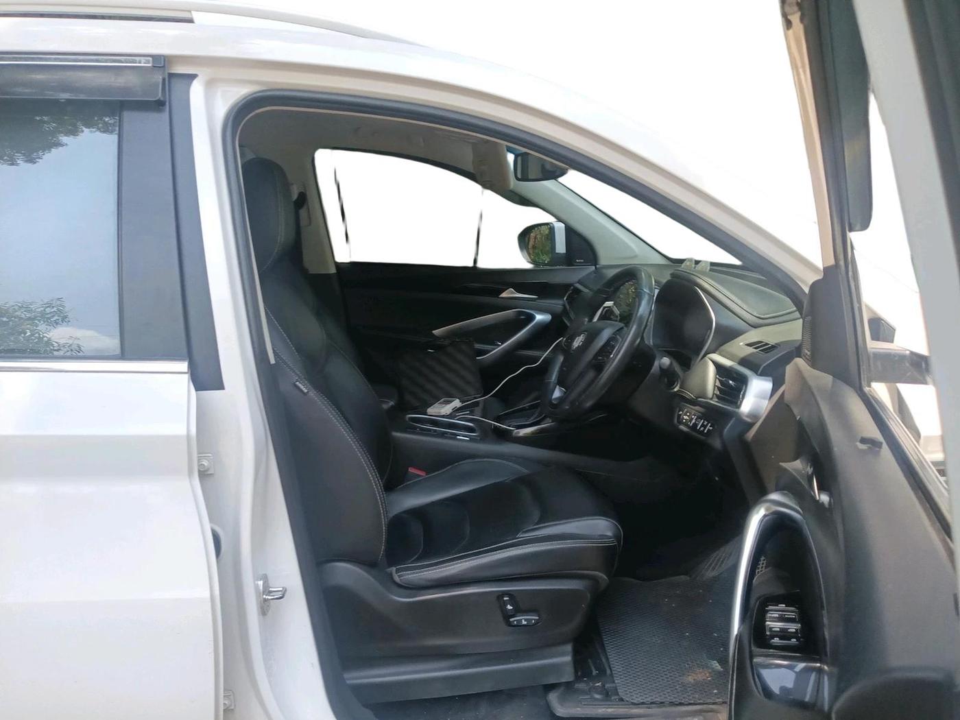 2020 MG HECTOR SHARP 1.5 DCT PETROL, Petrol, Automatic, 1,26,630 km, interior