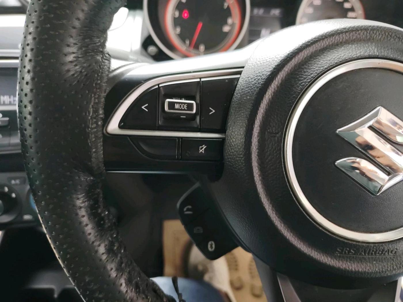 2018 Maruti Swift VXI AMT, Petrol, Automatic, 1,30,888 km, interior