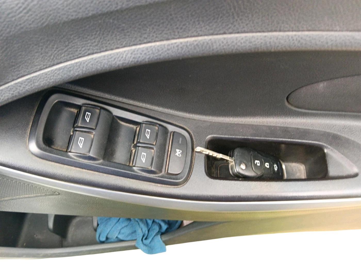 2016 Ford New Figo TITANIUM1.5 DIESEL, Diesel, Manual, 1,27,073 km, interior