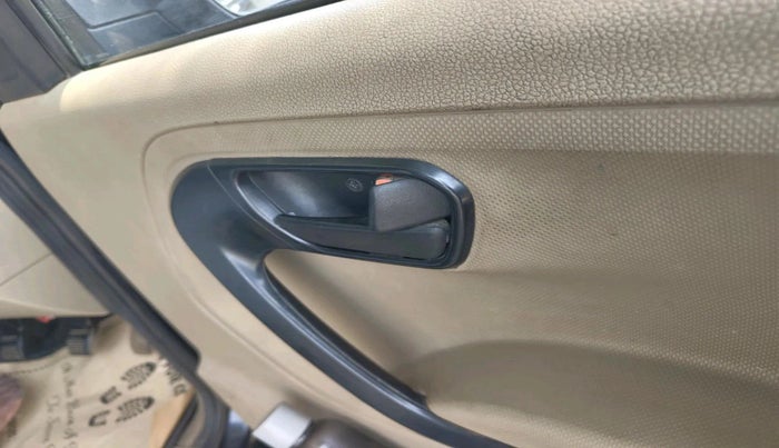 2023 Mahindra BOLERO NEO N 4, Diesel, Manual, 1,08,097 km, interior