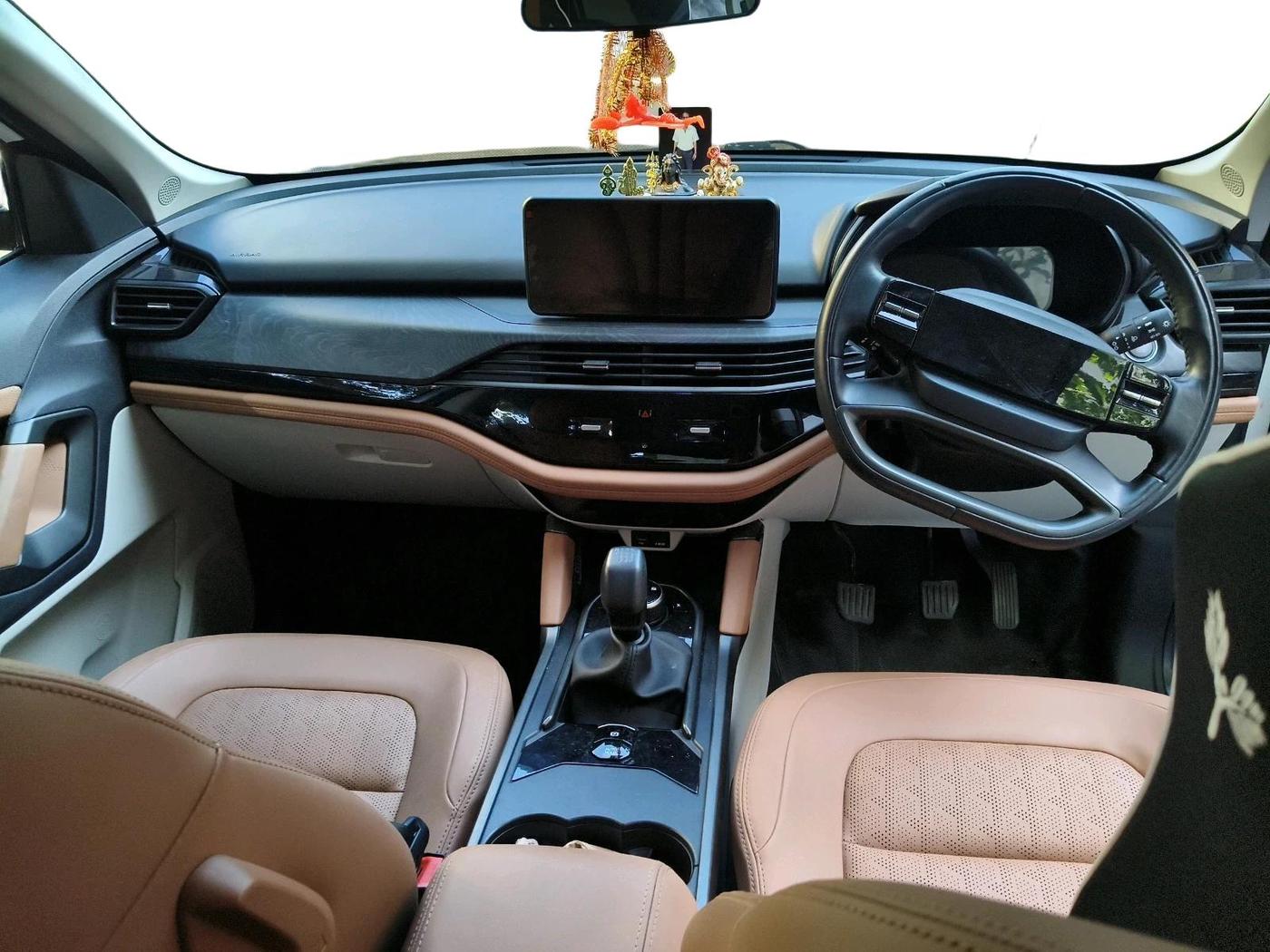 2025 Tata Safari ADVENTURE PLUS, Diesel, Manual, 14,098 km, interior