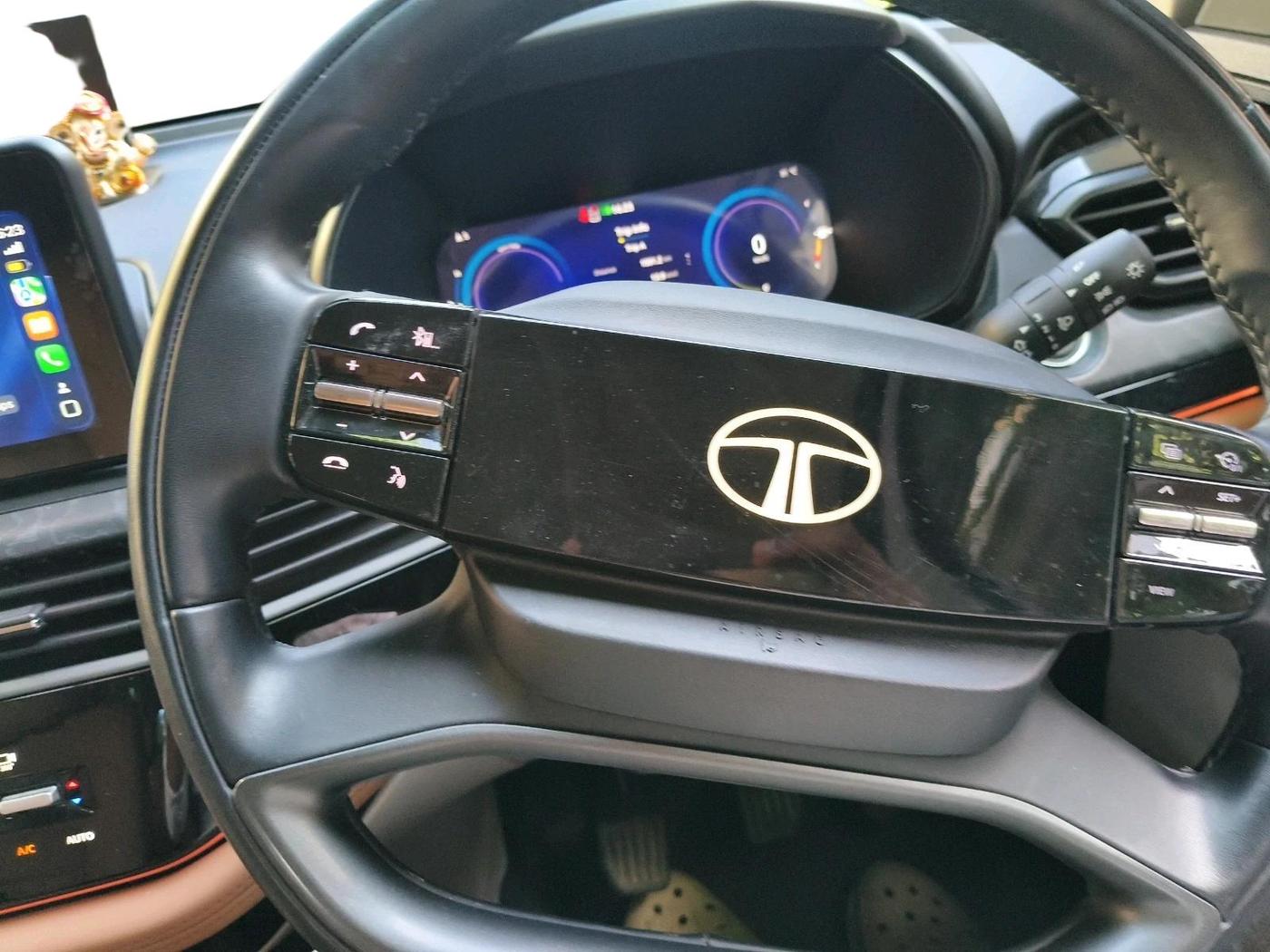 2025 Tata Safari ADVENTURE PLUS, Diesel, Manual, 14,098 km, interior
