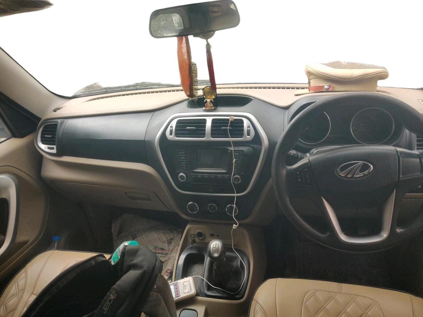 2017 Mahindra TUV300 T8, Diesel, Manual, 1,38,707 km, interior