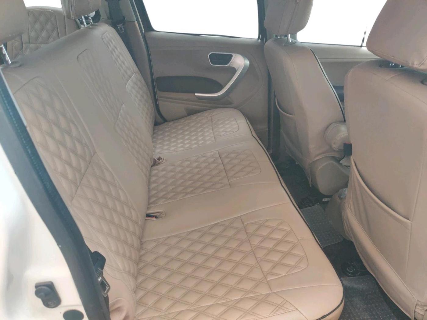 2017 Mahindra TUV300 T8, Diesel, Manual, 1,38,707 km, interior
