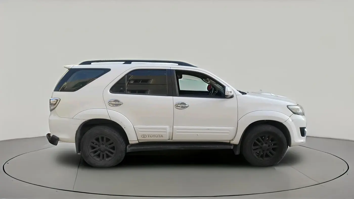 2015 Toyota Fortuner 3.0 4X2 MT, Diesel, Manual, 2,66,919 km, exterior