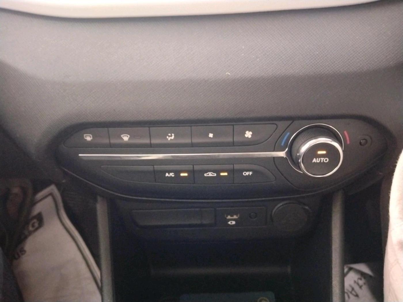 2022 Tata PUNCH CREATIVE  AMT, Petrol, Automatic, 21,289 km, interior