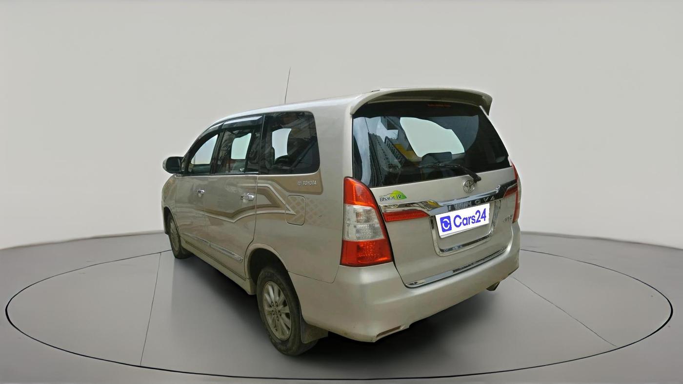 2014 Toyota Innova 2.5 ZX 7 STR, Diesel, Manual, 1,53,562 km, exterior