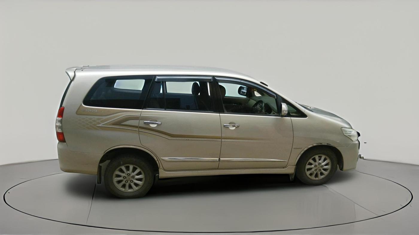2014 Toyota Innova 2.5 ZX 7 STR, Diesel, Manual, 1,53,562 km, exterior