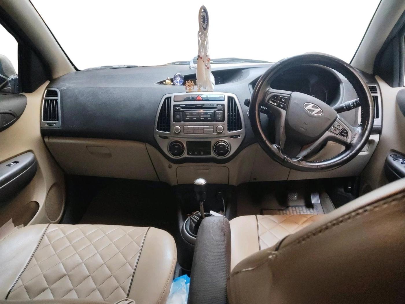 2013 Hyundai i20 ASTA 1.2, Petrol, Manual, 1,39,234 km, interior