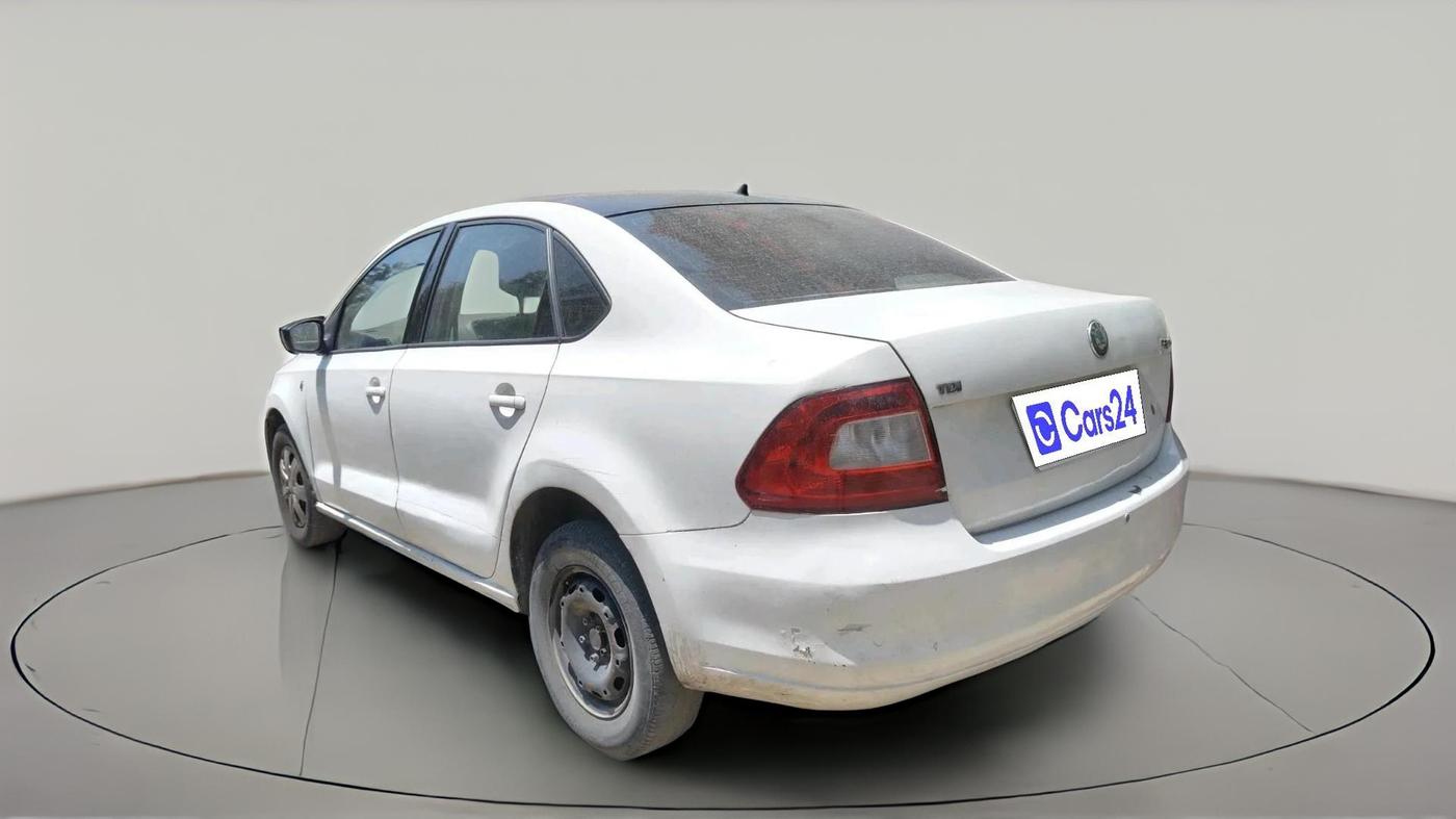 2012 Skoda Rapid AMBITION 1.6 TDI CR MT, Diesel, Manual, 1,50,384 km, exterior