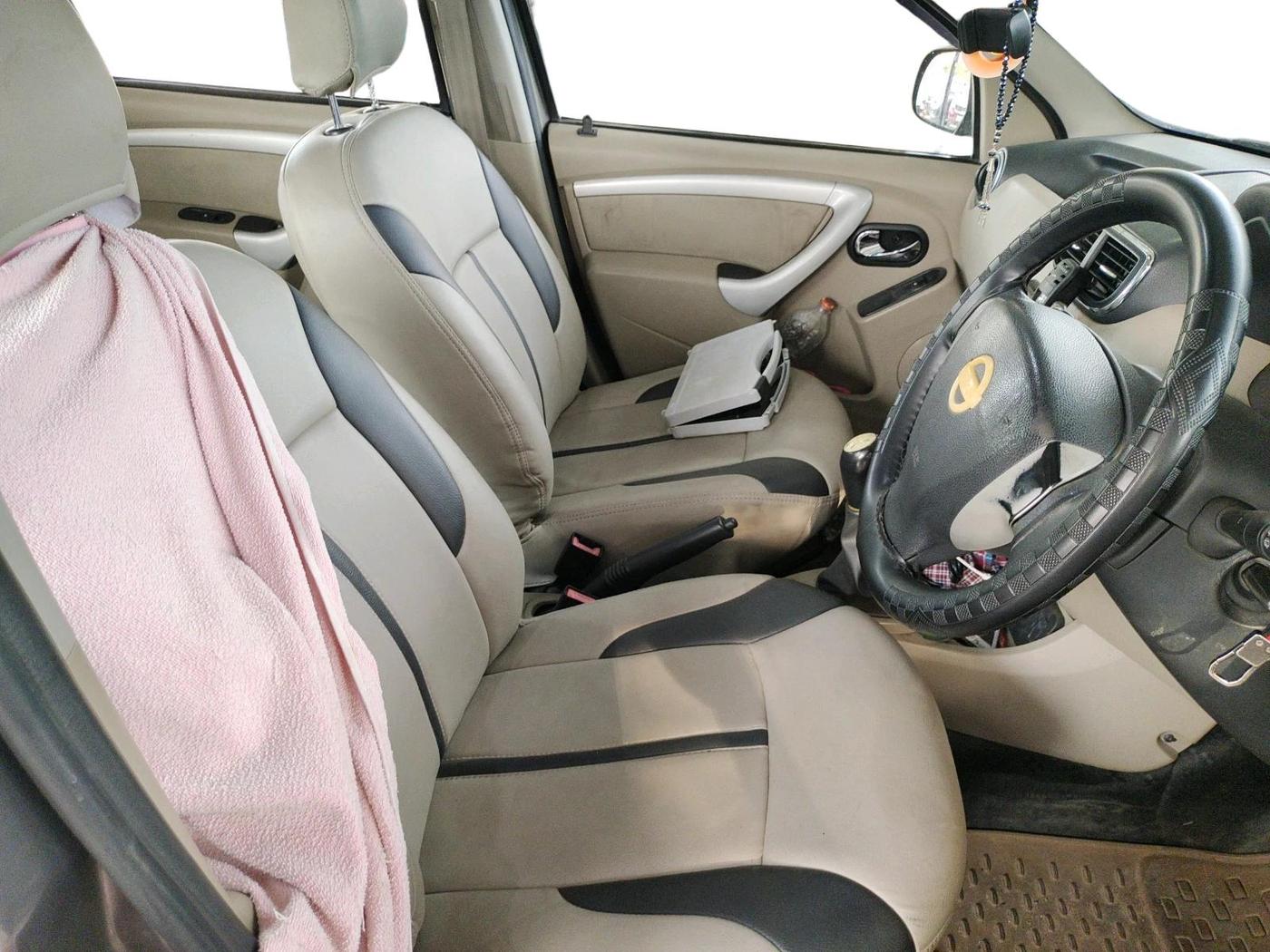 2014 Nissan Terrano XL (D), Diesel, Manual, 1,03,564 km, interior