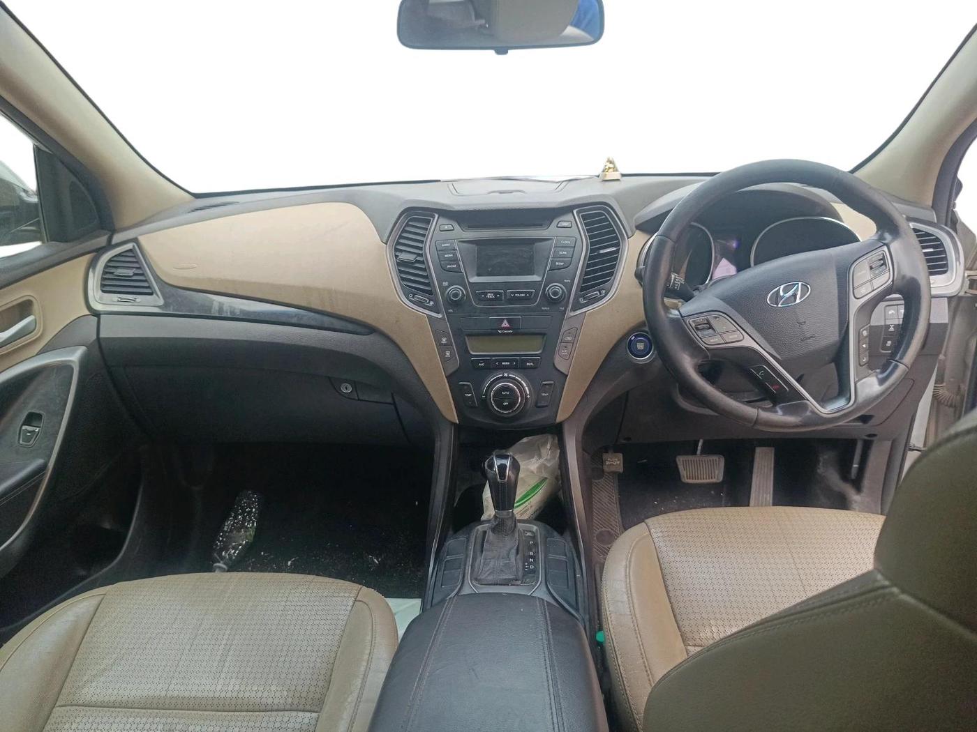 2014 Hyundai Santa Fe 4 WD AT, Diesel, Automatic, 1,35,151 km, interior