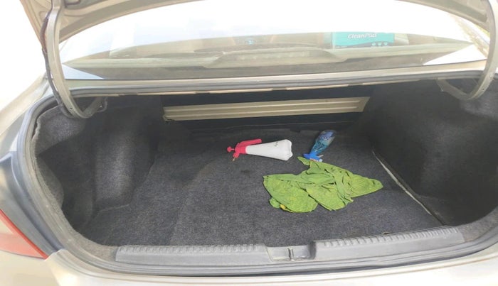 2012 Skoda Rapid AMBITION 1.6 TDI CR MT, Diesel, Manual, 1,93,425 km, exterior