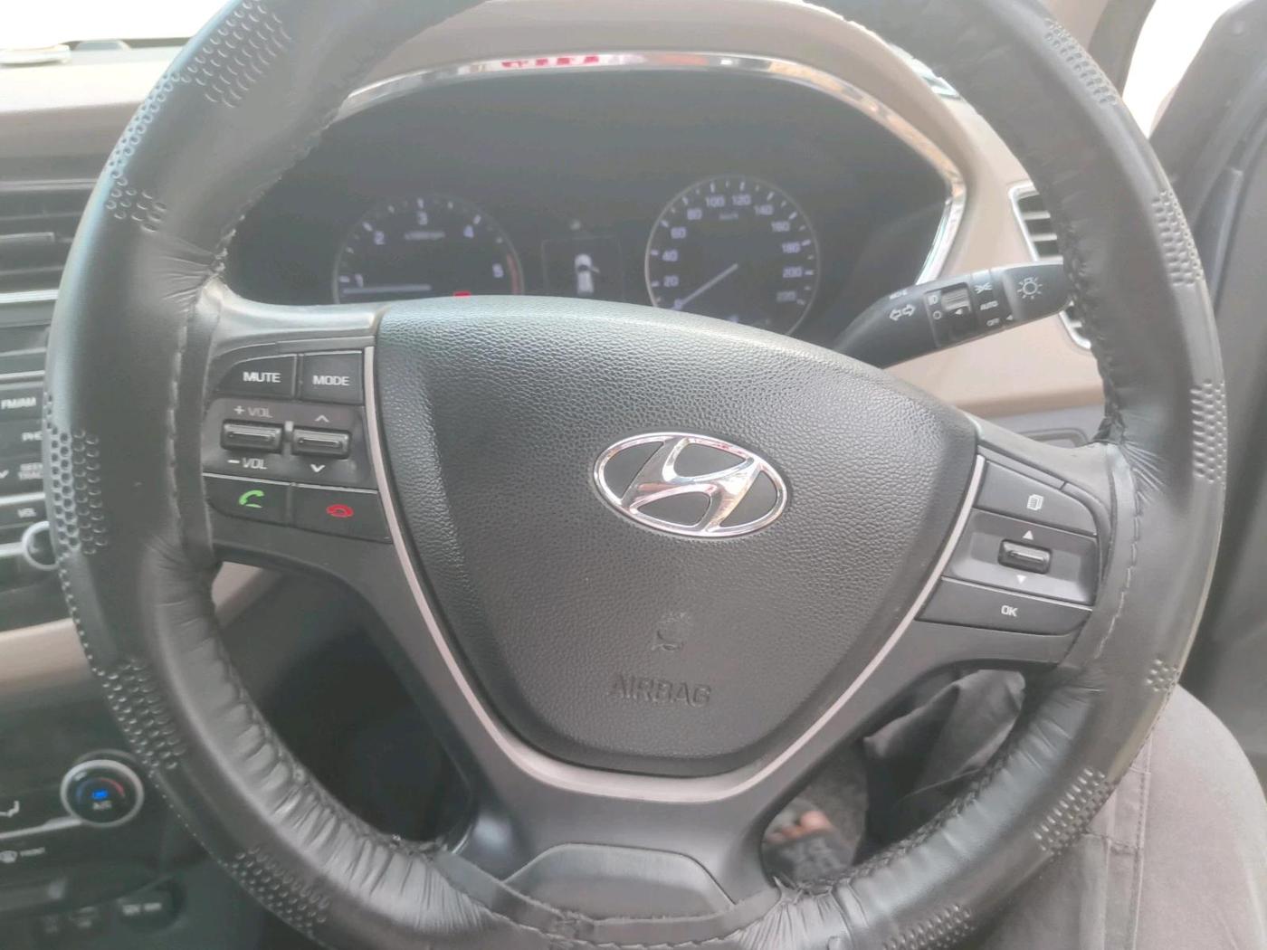 2015 Hyundai Elite i20 ASTA 1.4 CRDI, Diesel, Manual, 1,04,694 km, interior