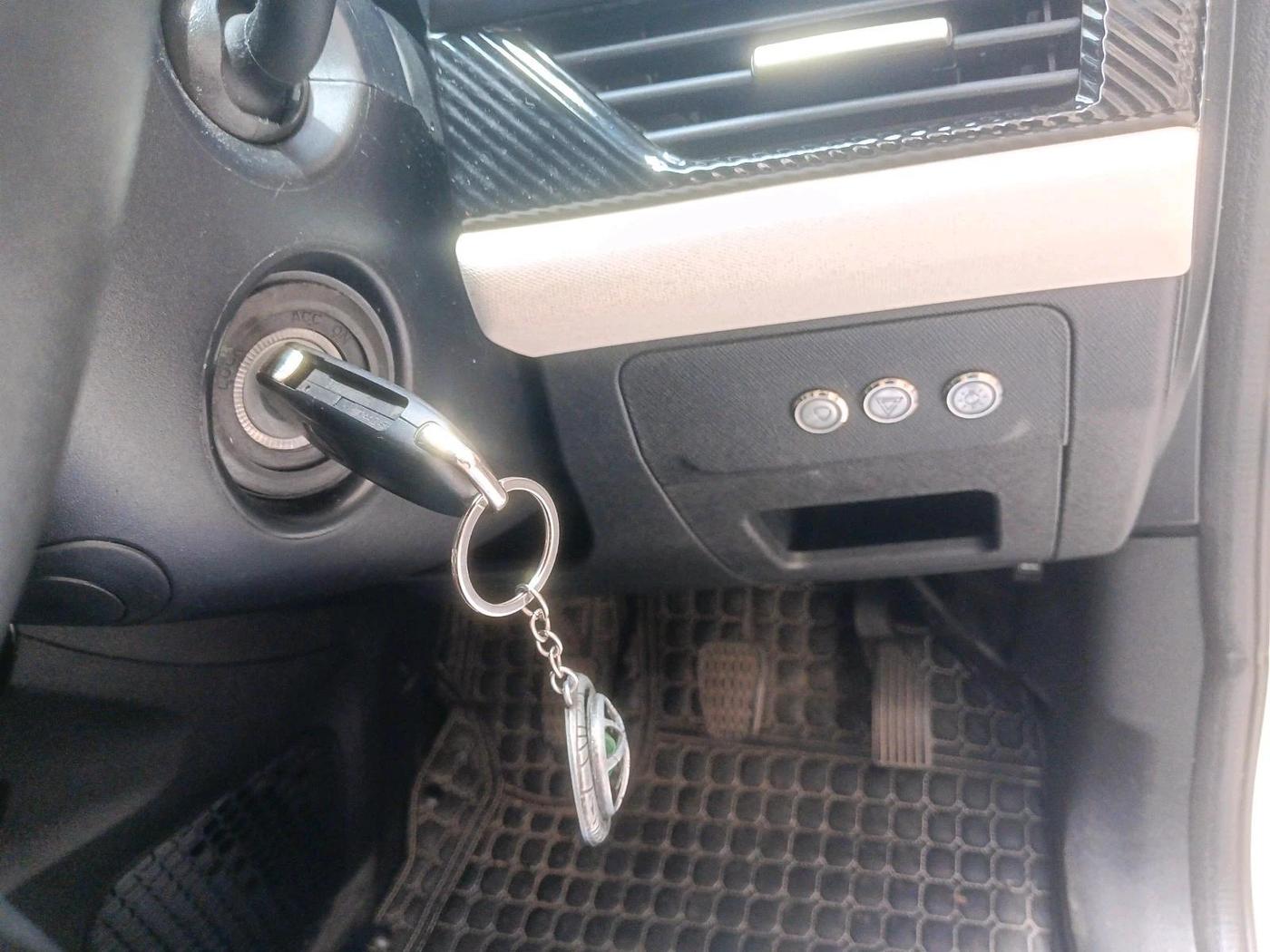 2025 Tata Curvv Pure Plus 1.2 Petrol 6MT, Petrol, Manual, 36,956 km, interior