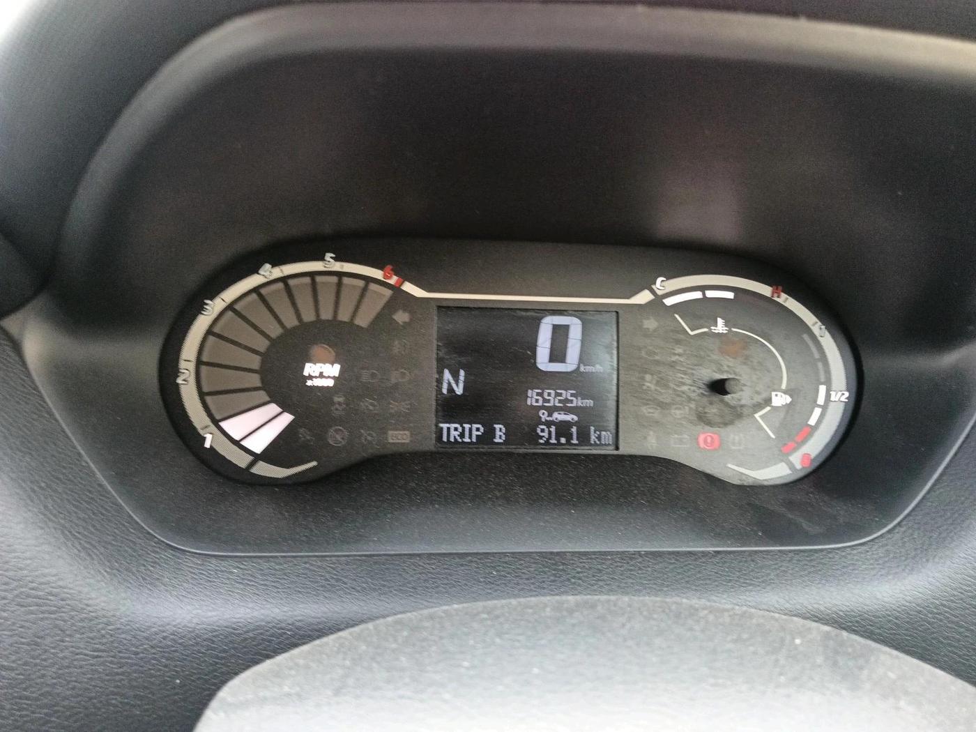 2024 Nissan MAGNITE Visia B4D 1.0 Petrol AMT, Petrol, Automatic, 16,925 km, interior