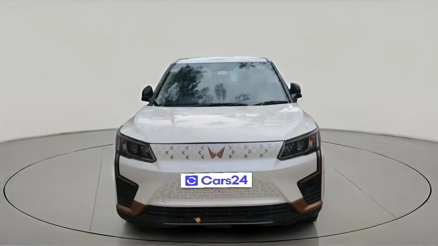 2023 Mahindra XUV400 EL 7.2 KW, Electric, Automatic, 1,09,521 km, exterior