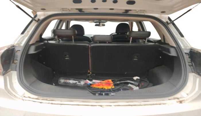 2023 Mahindra XUV400 EL 7.2 KW, Electric, Automatic, 1,09,521 km, exterior