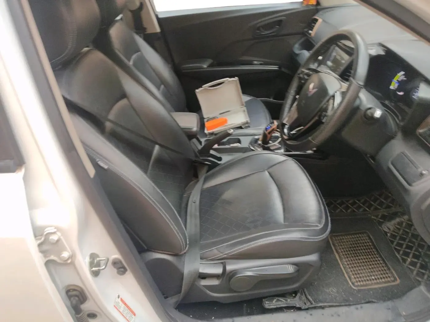 2023 Mahindra XUV400 EL 7.2 KW, Electric, Automatic, 1,09,521 km, interior