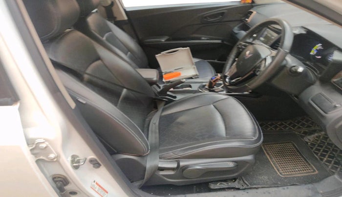 2023 Mahindra XUV400 EL 7.2 KW, Electric, Automatic, 1,09,521 km, interior