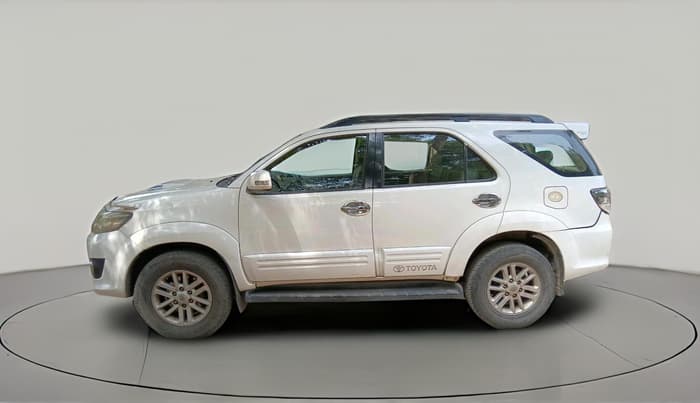 2013 Toyota Fortuner 3.0 4X2 AT, Diesel, Automatic, 2,42,792 km, exterior