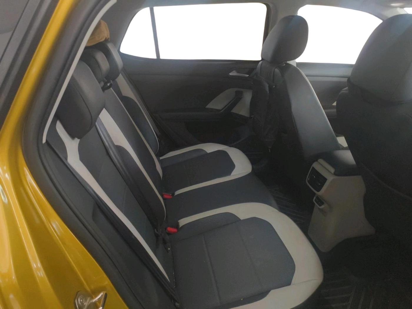 2023 Volkswagen TAIGUN TOPLINE 1.0 TSI MT, Petrol, Manual, 38,417 km, interior