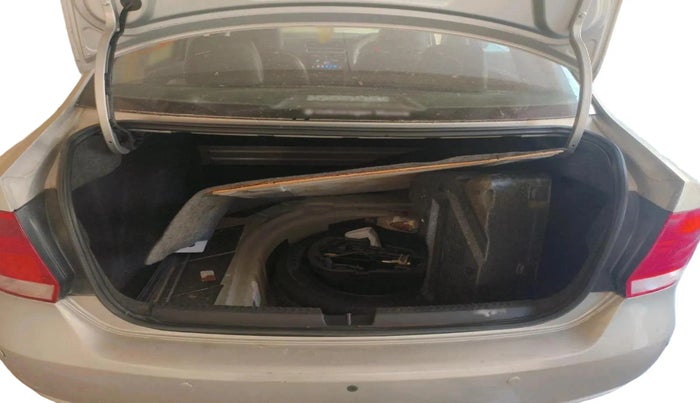 2011 Volkswagen Vento HIGHLINE 1.6 MPI, Petrol, Manual, 1,15,510 km, exterior