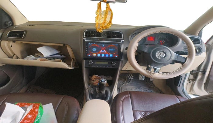 2011 Volkswagen Vento HIGHLINE 1.6 MPI, Petrol, Manual, 1,15,510 km, interior