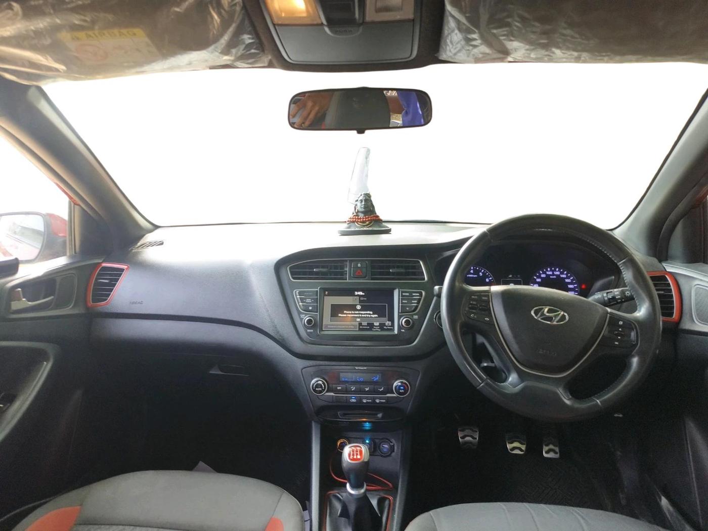 2018 Hyundai i20 Active 1.2 SX, Petrol, Manual, 1,45,491 km, interior