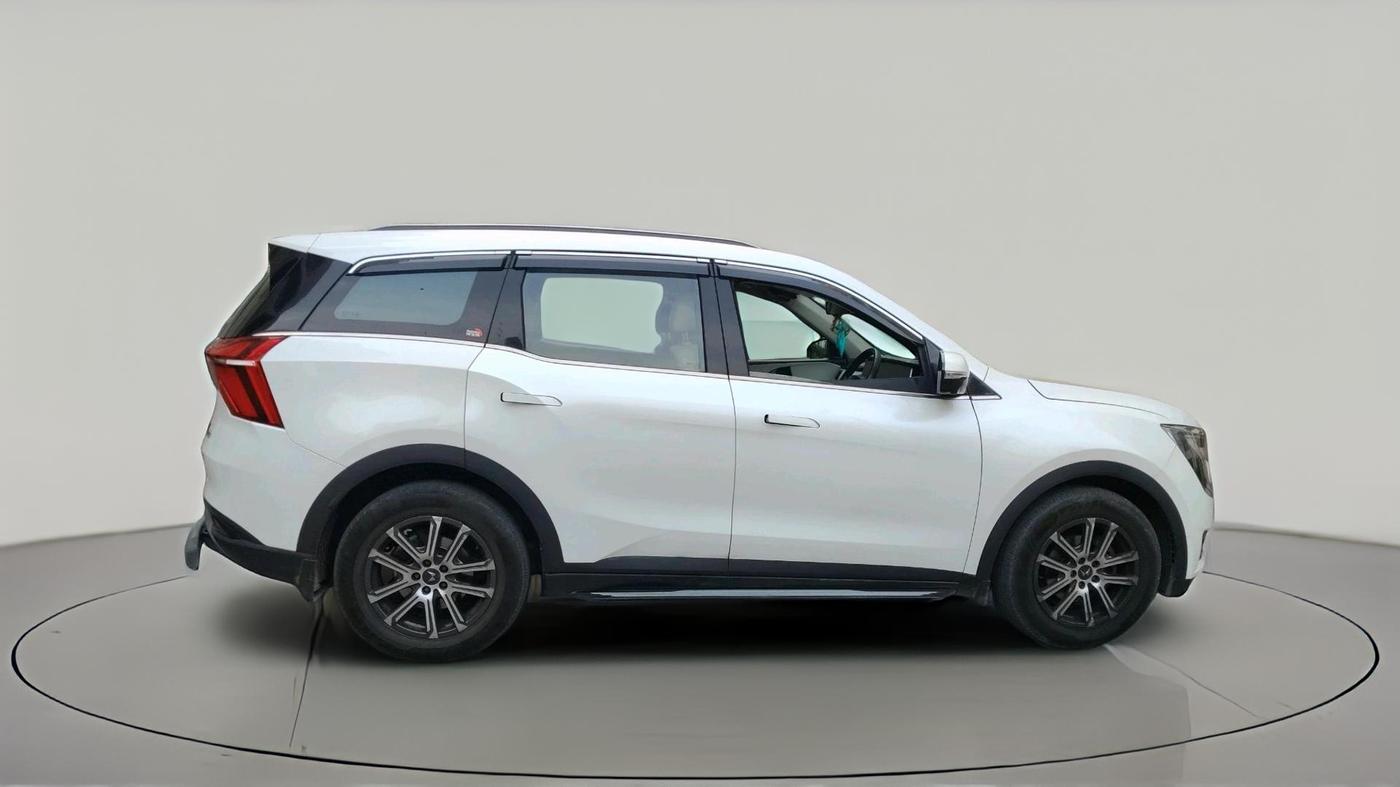 2023 Mahindra XUV700 AX 7 LUXURY P AT 7 STR, Petrol, Automatic, 51,500 km, exterior