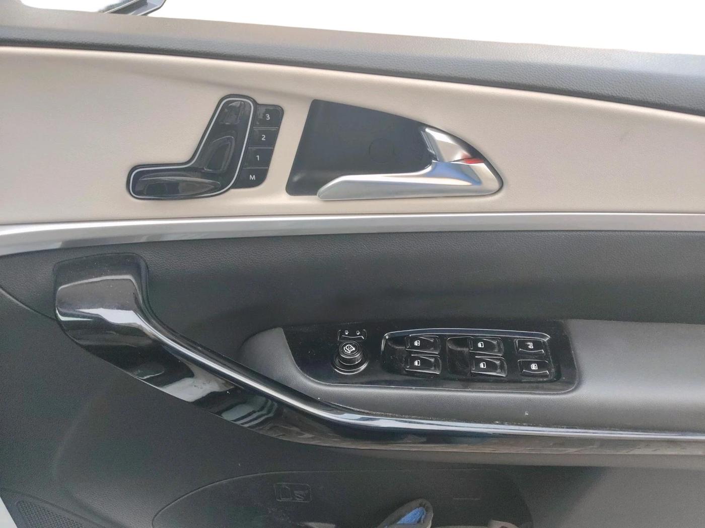 2023 Mahindra XUV700 AX 7 LUXURY P AT 7 STR, Petrol, Automatic, 51,500 km, interior