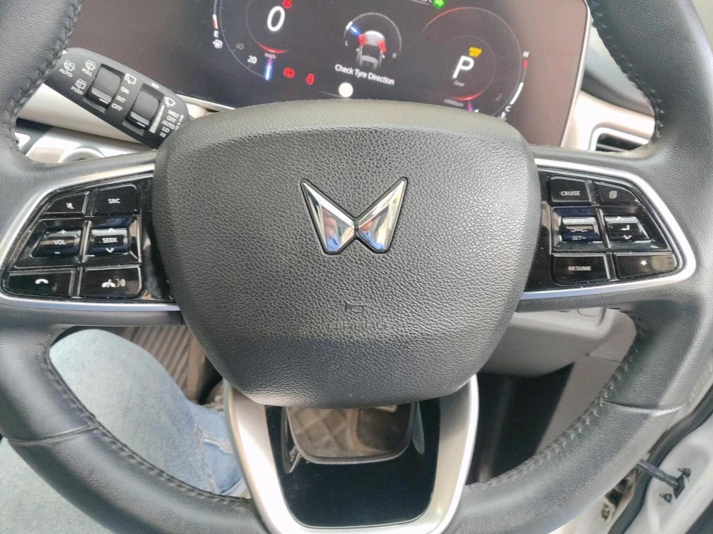 2023 Mahindra XUV700 AX 7 LUXURY P AT 7 STR, Petrol, Automatic, 51,500 km, interior