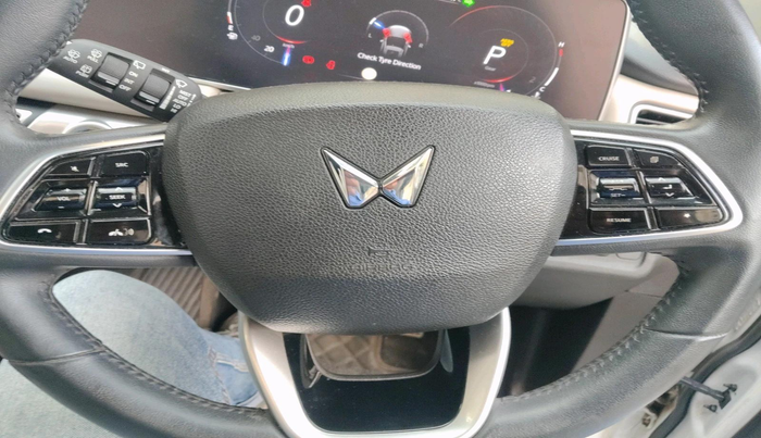 2023 Mahindra XUV700 AX 7 LUXURY P AT 7 STR, Petrol, Automatic, 50,439 km, interior
