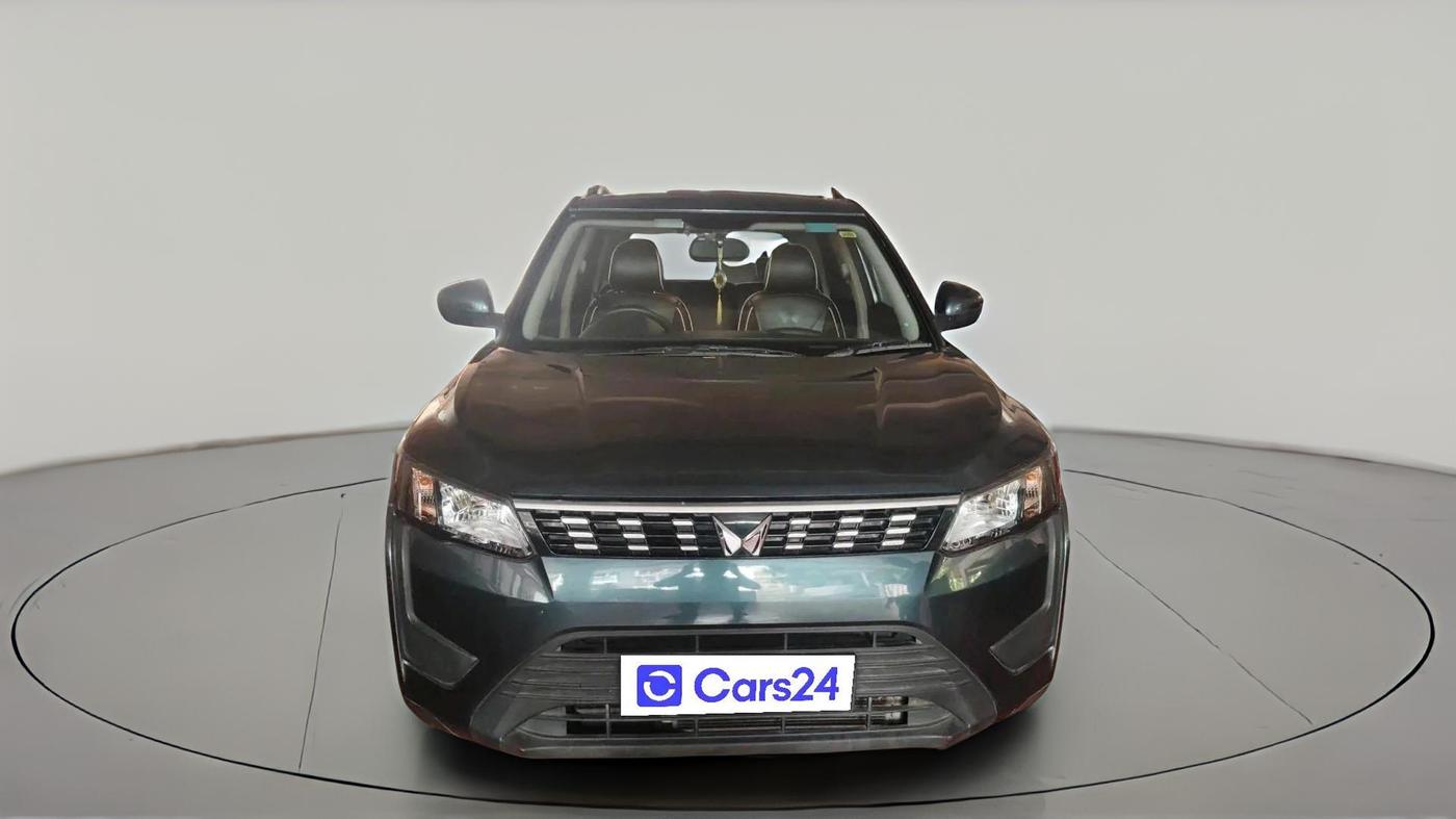 2023 Mahindra XUV300 W6 1.2 PETROL, Petrol, Manual, 28,442 km, exterior