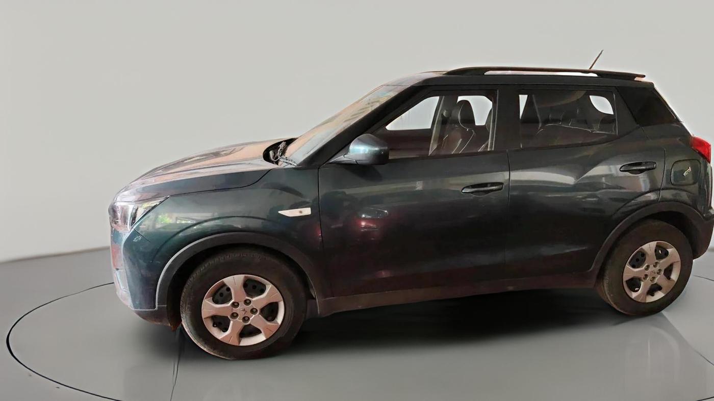 2023 Mahindra XUV300 W6 1.2 PETROL, Petrol, Manual, 28,442 km, exterior