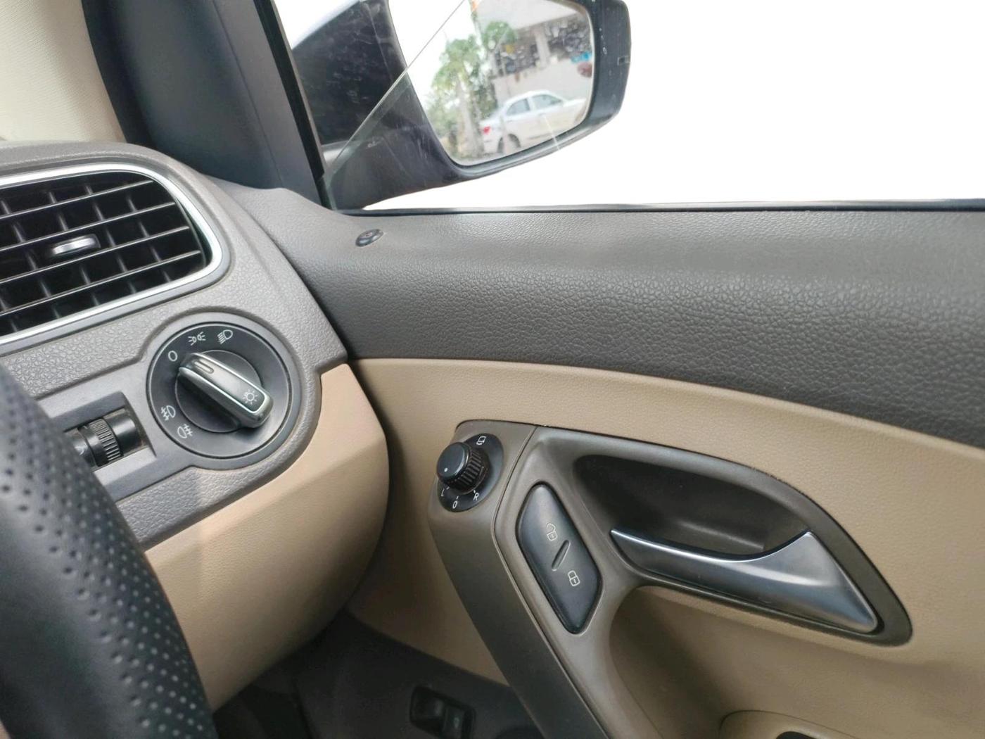 2016 Volkswagen Vento HIGHLINE 1.5 AT, Diesel, Automatic, 1,26,703 km, interior
