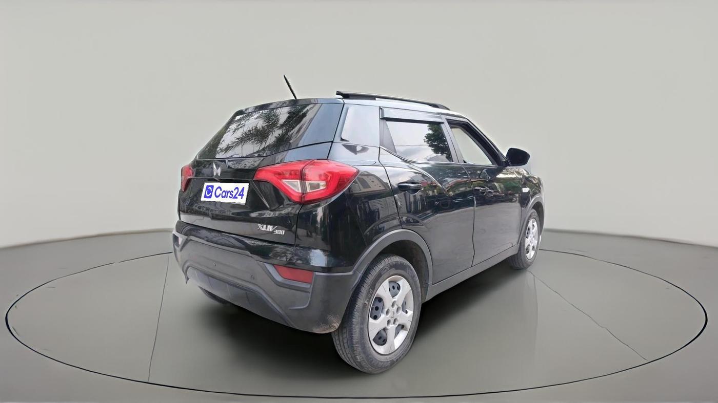 2023 Mahindra XUV300 W6 1.5 Diesel, Diesel, Manual, 40,200 km, exterior