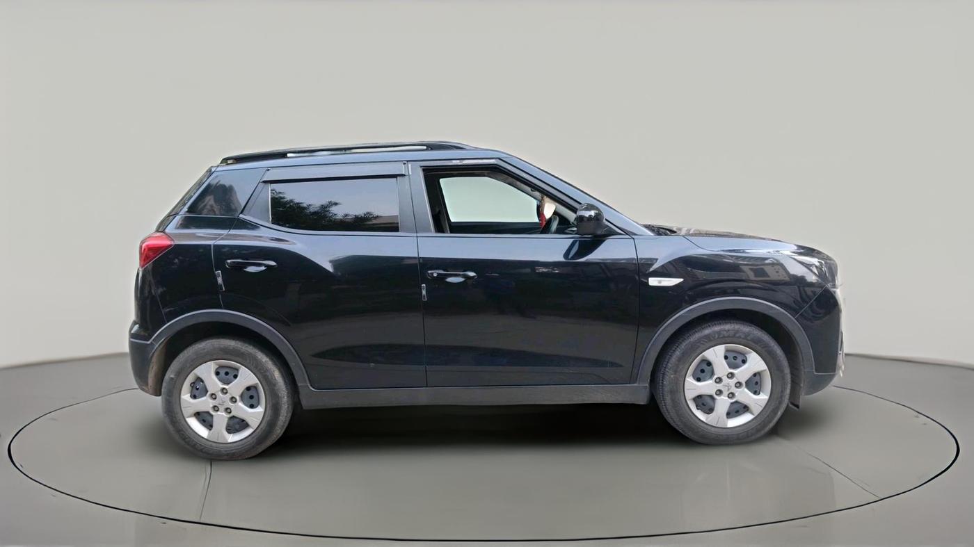 2023 Mahindra XUV300 W6 1.5 Diesel, Diesel, Manual, 40,200 km, exterior