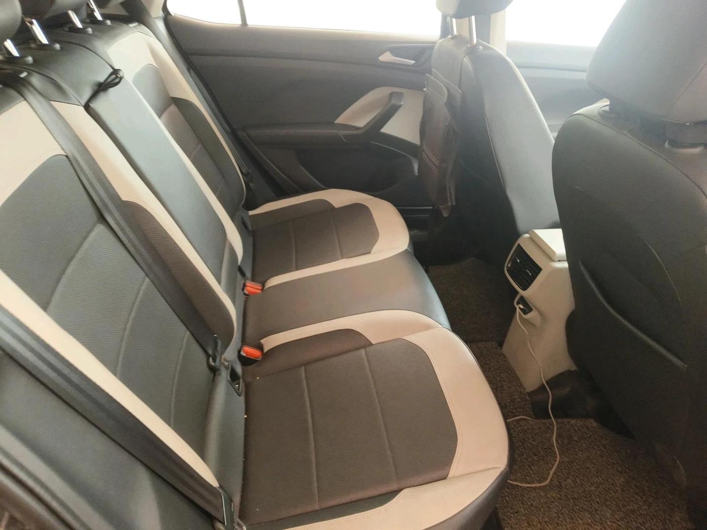 2022 Volkswagen TAIGUN TOPLINE 1.0 TSI AT, Petrol, Automatic, 37,713 km, interior