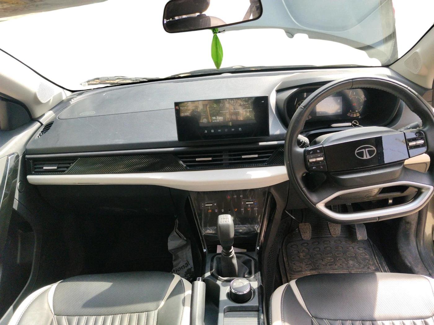 2025 Tata Curvv Creative S 1.2 Petrol 6MT, Petrol, Manual, 4,677 km, interior