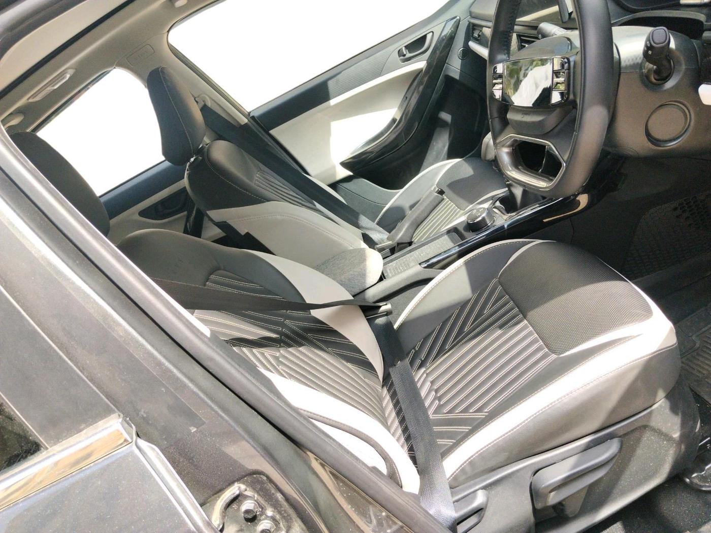 2025 Tata Curvv Creative S 1.2 Petrol 6MT, Petrol, Manual, 4,677 km, interior