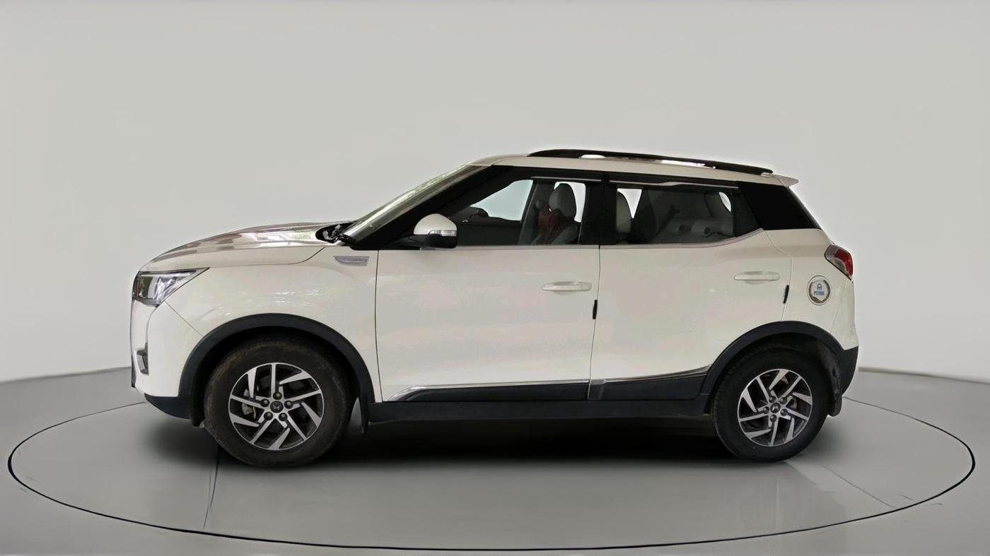 2022 Mahindra XUV300 W8 (O) 1.2 PETROL AMT, Petrol, Automatic, 11,467 km, exterior